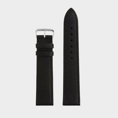 Allergivenlig urrem i farven sort, lavet i ægte certificeret økologisk læder af RIOS1931, med matchende syninger. Kan fås i 14, 16, 18 og 20 mm.